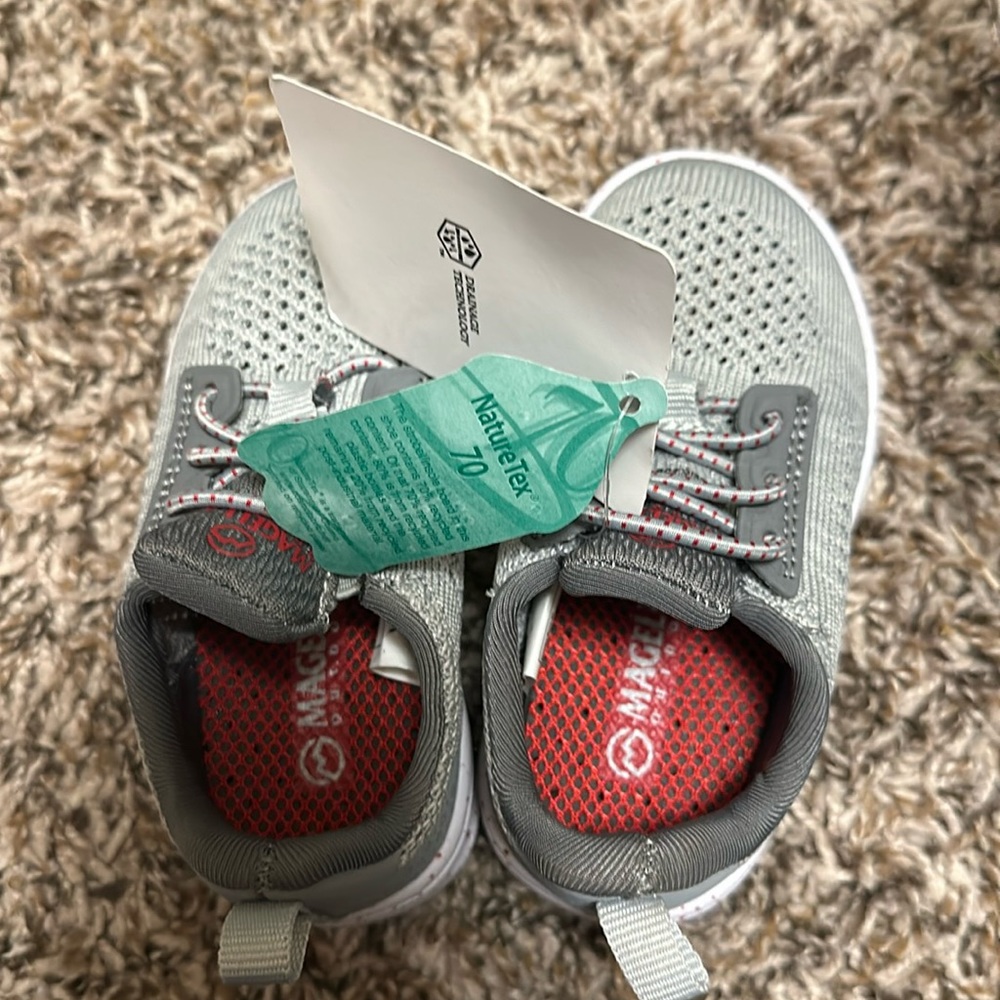 Toddler Boy Magellan tennis shoes. Size 5.